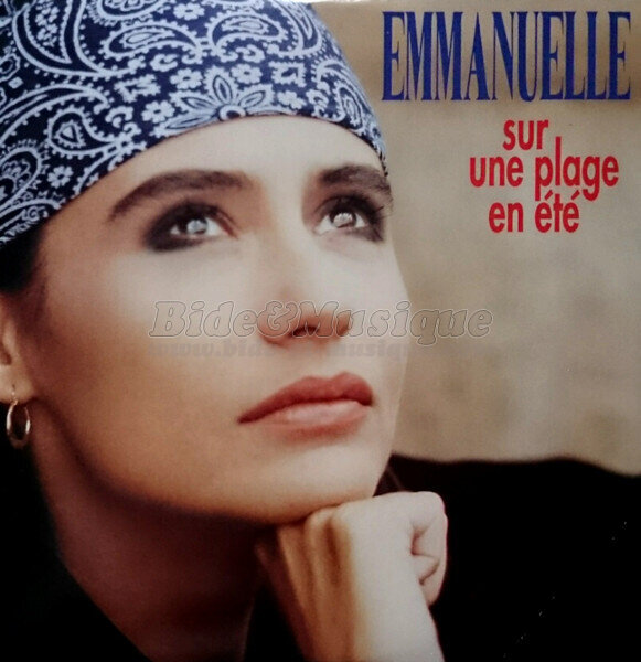 Emmanuelle - Sur une plage en été